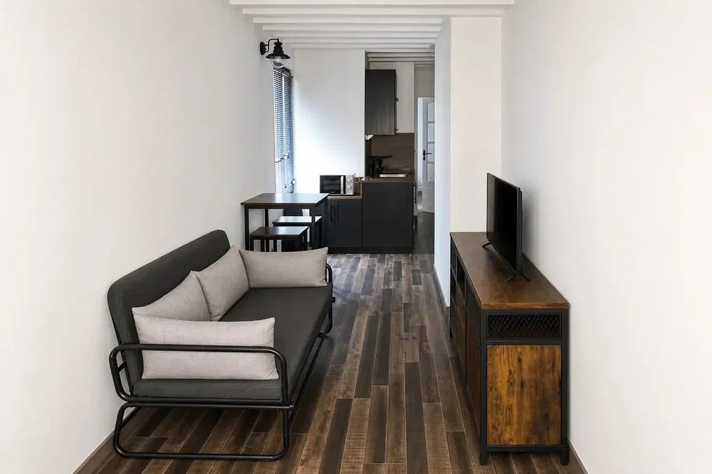 Salón; suelo de madera, luz natural