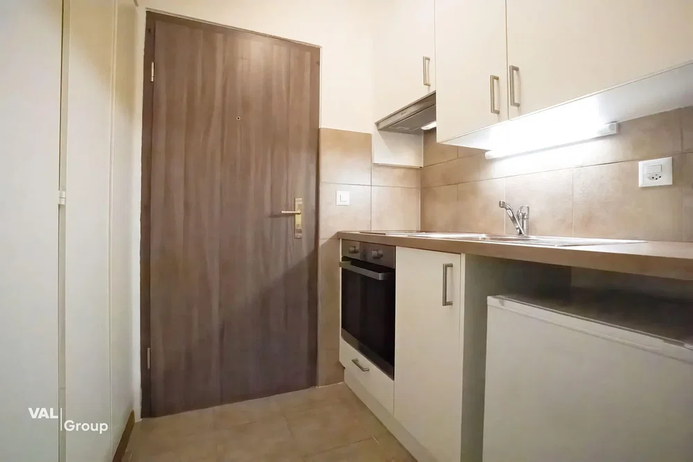 Кухиња; кухињски апарати, природно светло
