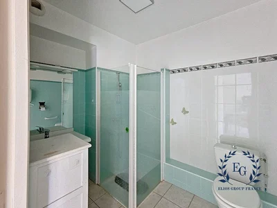 Salle de bain; carrelage, lumière naturelle