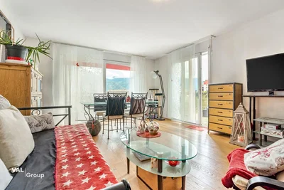 Living room; natural light, wood floor