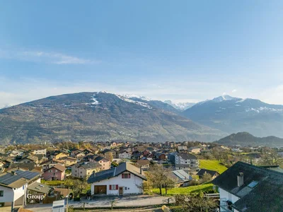 House and surroundings; view, natural light