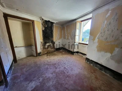 Ostalo; potrebna renovacija, prirodno svjetlo