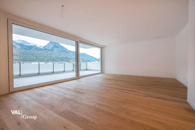 Sala de estar; vista, chão de madeira, luz natural