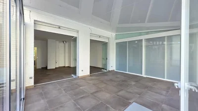 Salon; carrelage, lumière naturelle