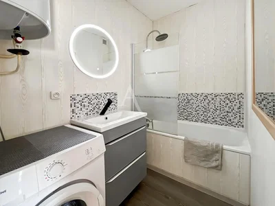 Koupelna; po rekonstrukci, přirozené světlo