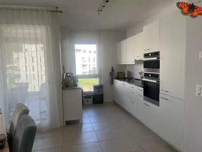 Кухиња; кухињски апарати, плочице, природно светло