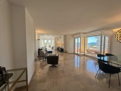 Soggiorno; vista, luce naturale, stile moderno