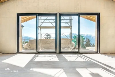 Autre; lumière naturelle, nécessite rénovation