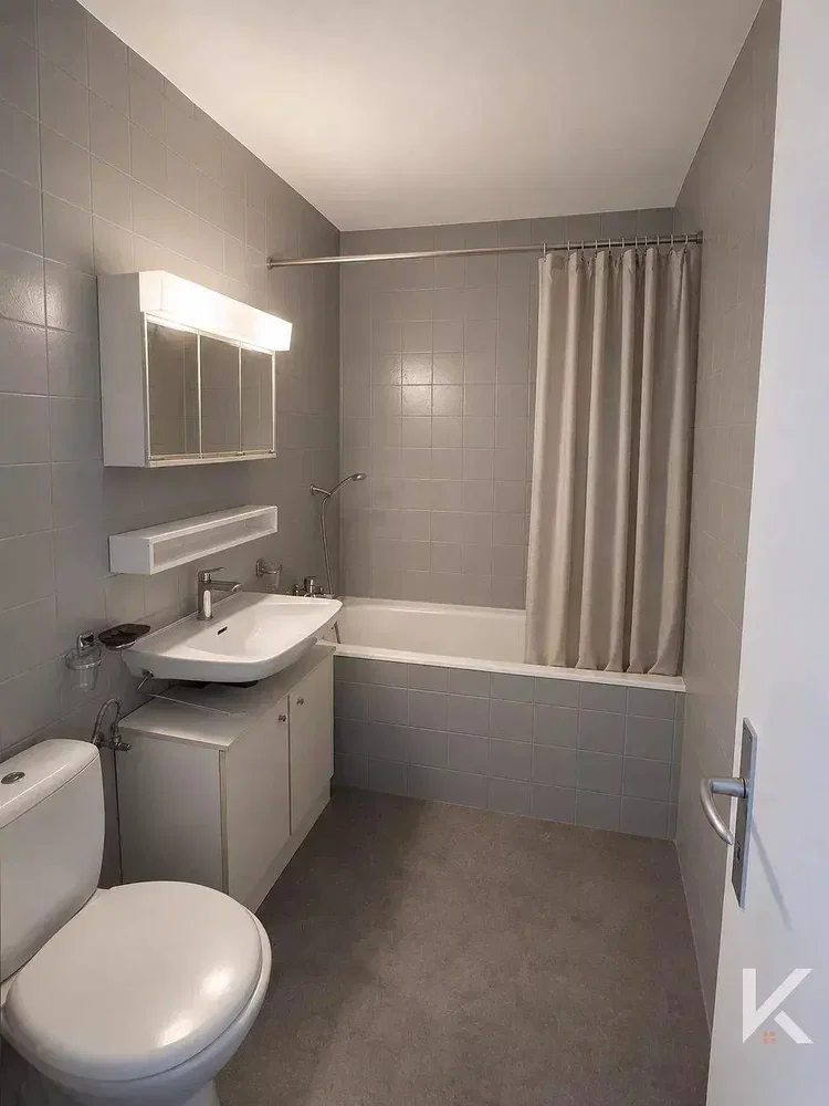 Salle de bain; carrelage, lumière naturelle
