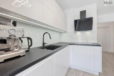Kitchen; kitchen appliances, natural light, modern style
