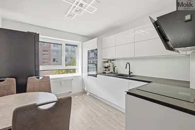 Kitchen; kitchen appliances, natural light, modern style