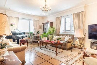 Salon; lumière naturelle, style moderne, parquet