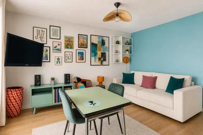Salón; estilo moderno, suelo de madera, luz natural