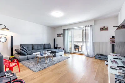 Salon; lumière naturelle, parquet, style moderne