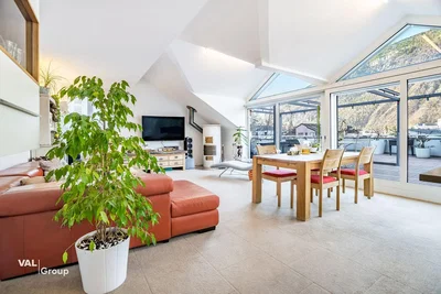 Woonkamer; natuurlijk licht, houten vloer