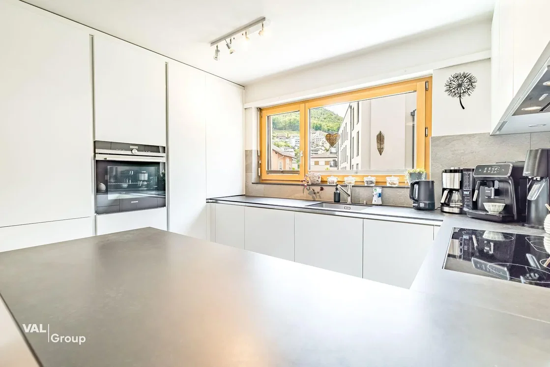 Kitchen; kitchen appliances, view, natural light