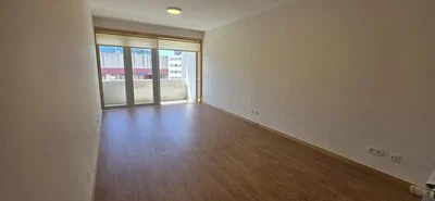 Salon; parquet, lumière naturelle