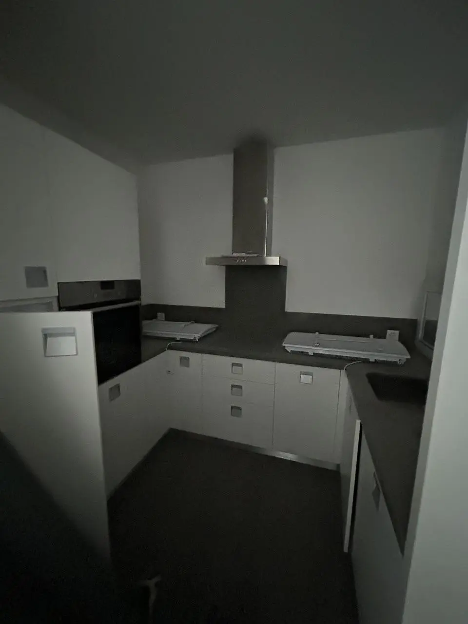 Cocina; electrodomésticos, interior oscuro