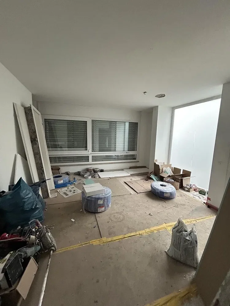 Otro; necesita renovación, luz natural