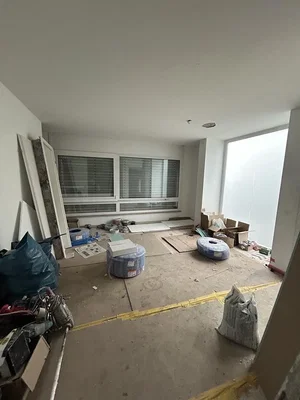 Otro; necesita renovación, luz natural
