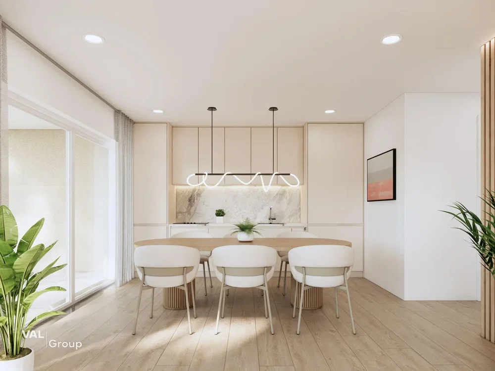 Keuken; keukenapparatuur, houten vloer, natuurlijk licht, moderne stijl