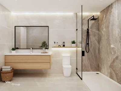 Badkamer; tegelvloer, gerenoveerd, natuurlijk licht
