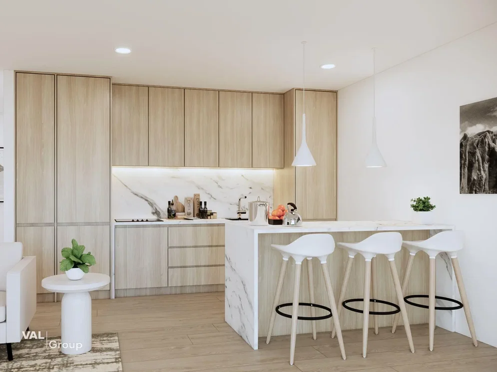 Keuken; keukenapparatuur, houten vloer, natuurlijk licht, moderne stijl, gerenoveerd