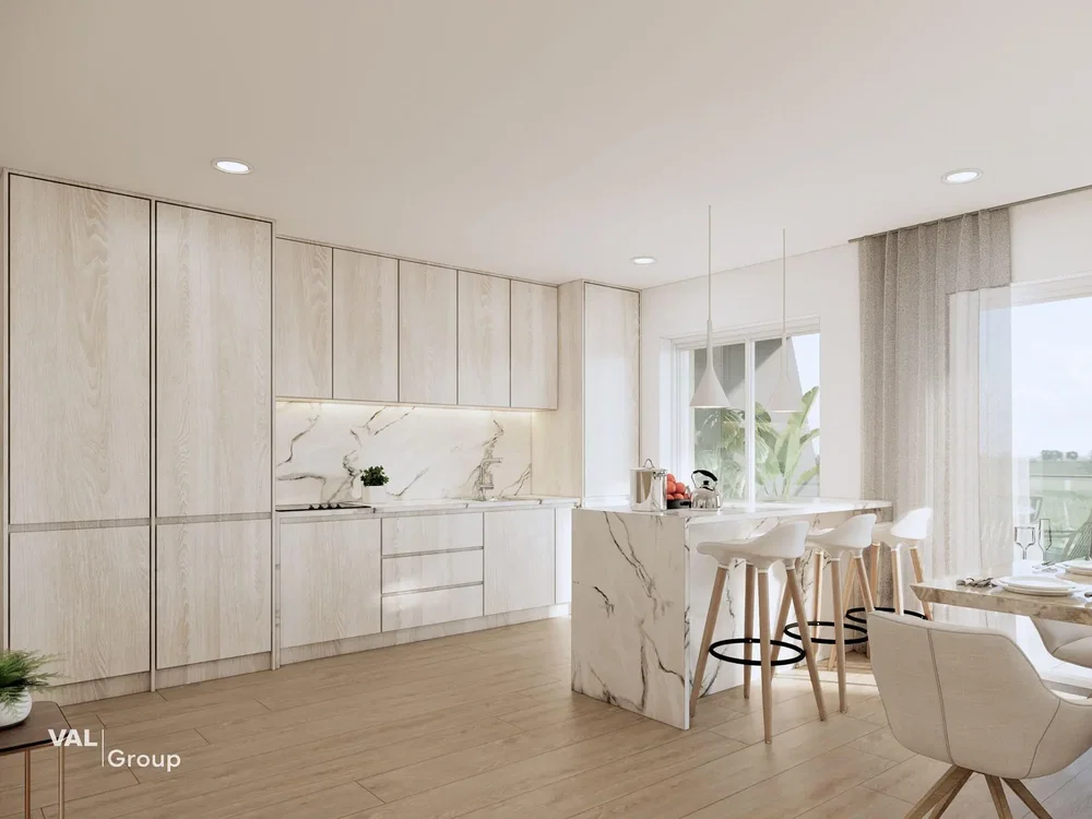 Keuken; keukenapparatuur, houten vloer, natuurlijk licht, moderne stijl, gerenoveerd
