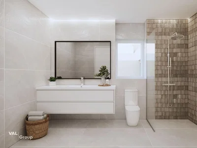 Badkamer; tegelvloer, gerenoveerd, natuurlijk licht