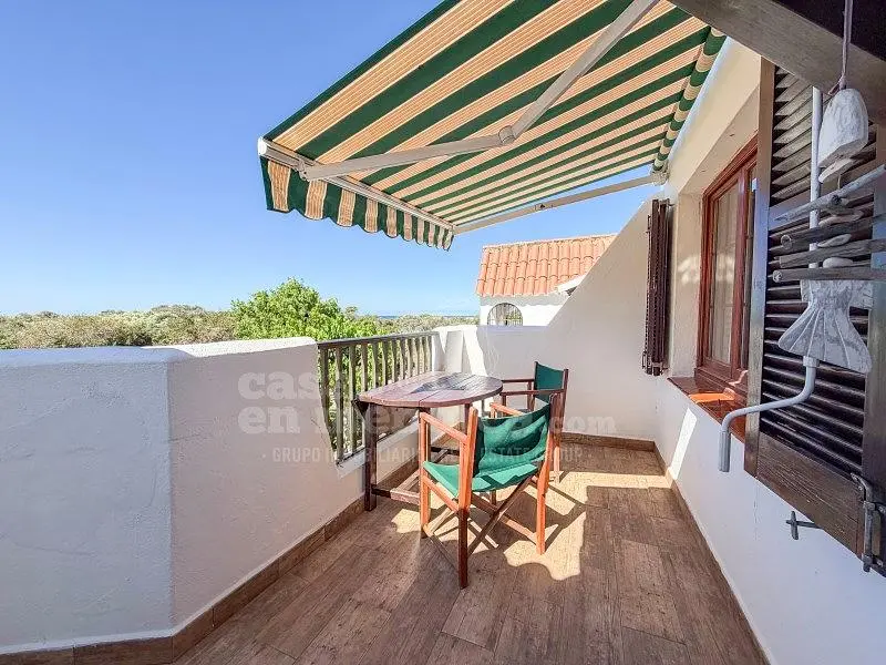 Terraza; vista, luz natural, suelo de madera