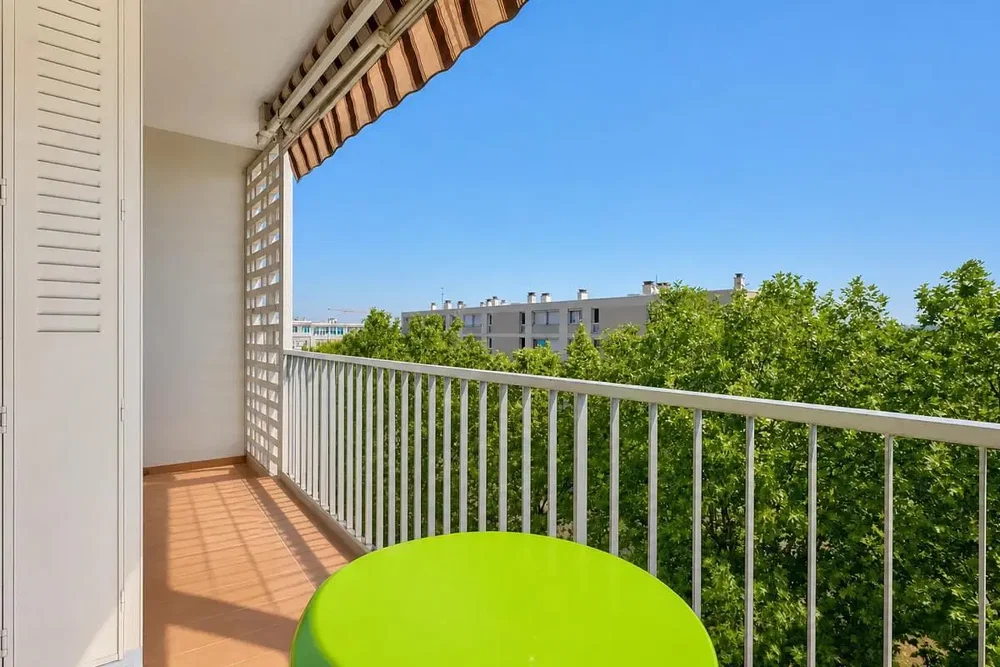 Balcony; view, natural light