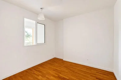 Chambre; parquet, lumière naturelle