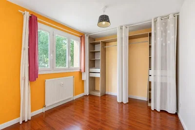Chambre; parquet, lumière naturelle