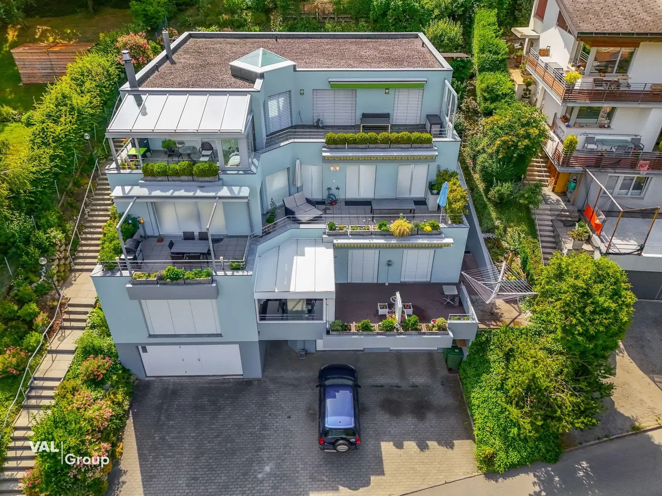 House and surroundings
