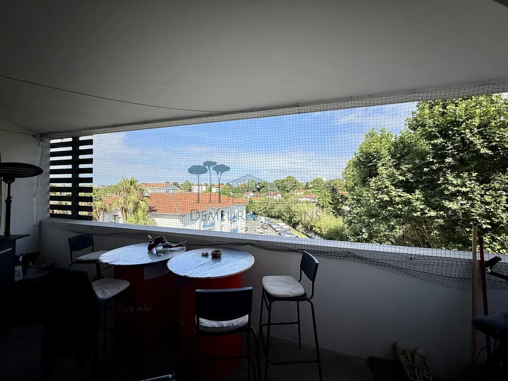 Balcony; view, natural light