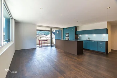 Cocina; electrodomésticos, suelo de madera, luz natural