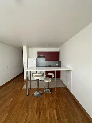 Kitchen; wood floor, kitchen appliances, natural light