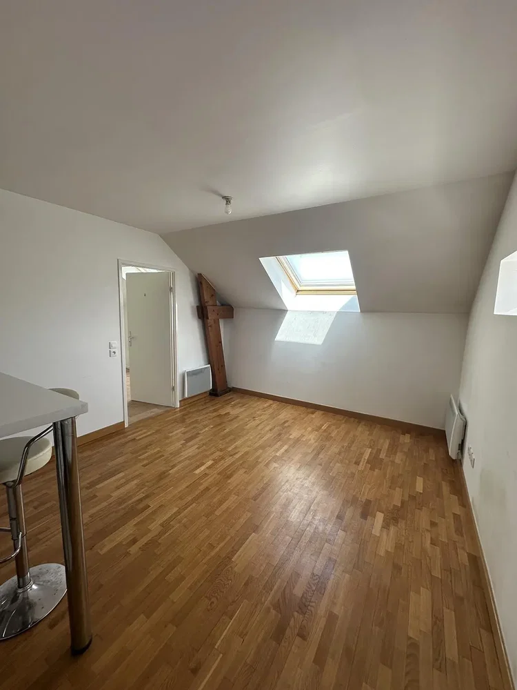 Kids room; wood floor, natural light