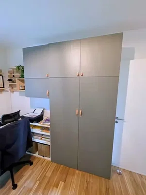 Wohnzimmer; holzboden, tageslicht