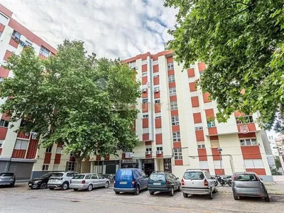 Кућа и околина; природно светло, поглед