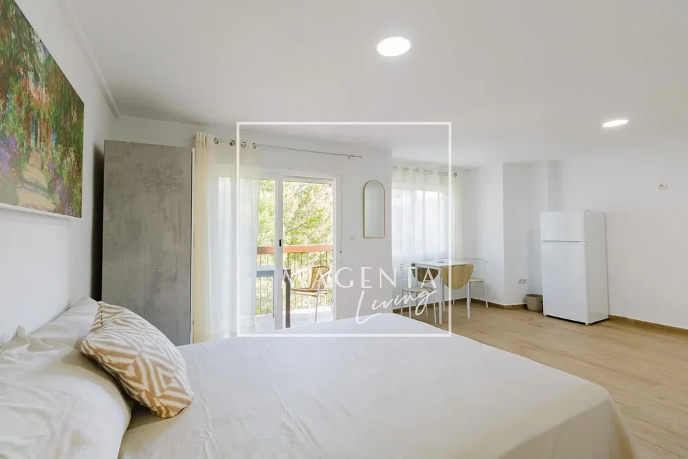 Schlafzimmer; tageslicht, holzboden