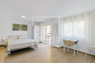 Schlafzimmer; holzboden, tageslicht, moderner stil