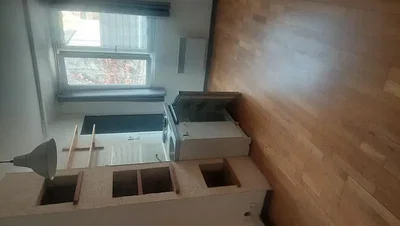 Cucina; necessita ristrutturazione, luce naturale