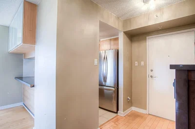 Cocina; electrodomésticos, suelo de madera, luz natural
