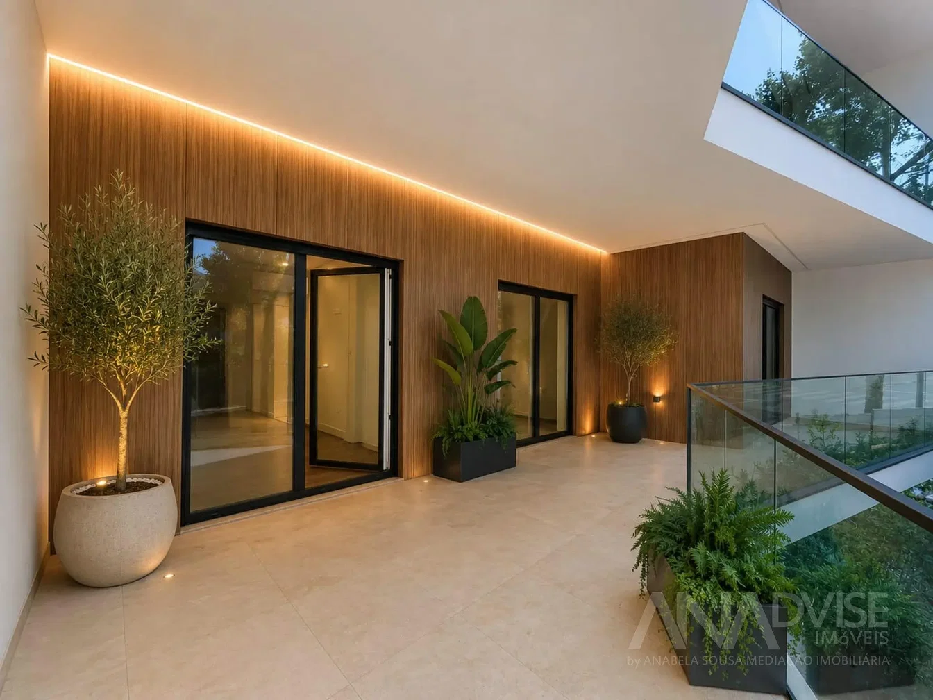 Terrasse; lumière naturelle, carrelage, rénové