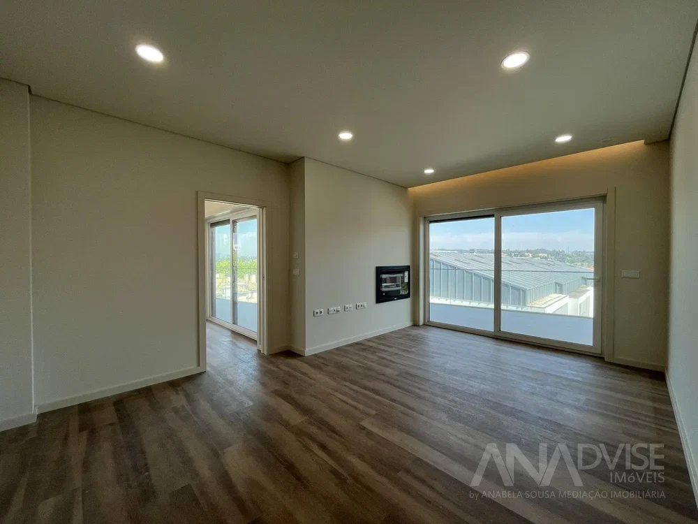 Salon; parquet, lumière naturelle, vue