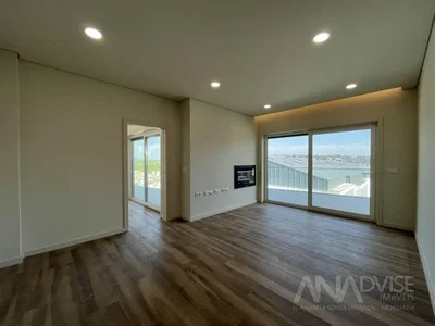 Salon; parquet, lumière naturelle, vue
