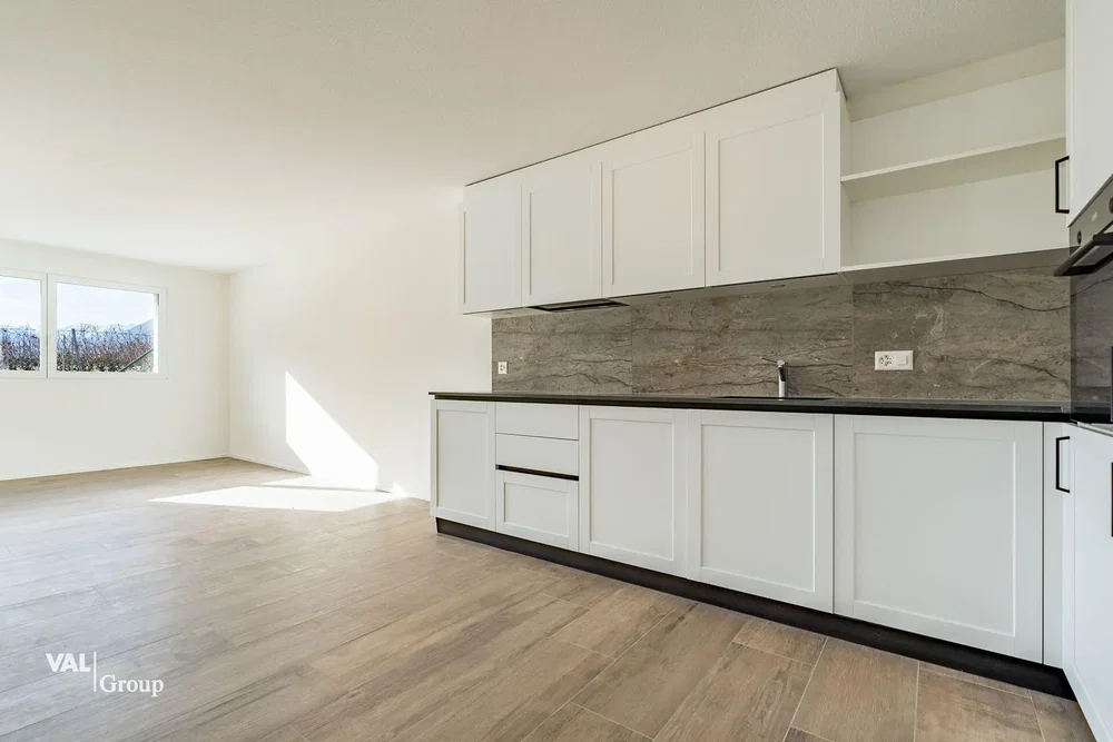 Cuisine; électroménager, carrelage, lumière naturelle, rénové