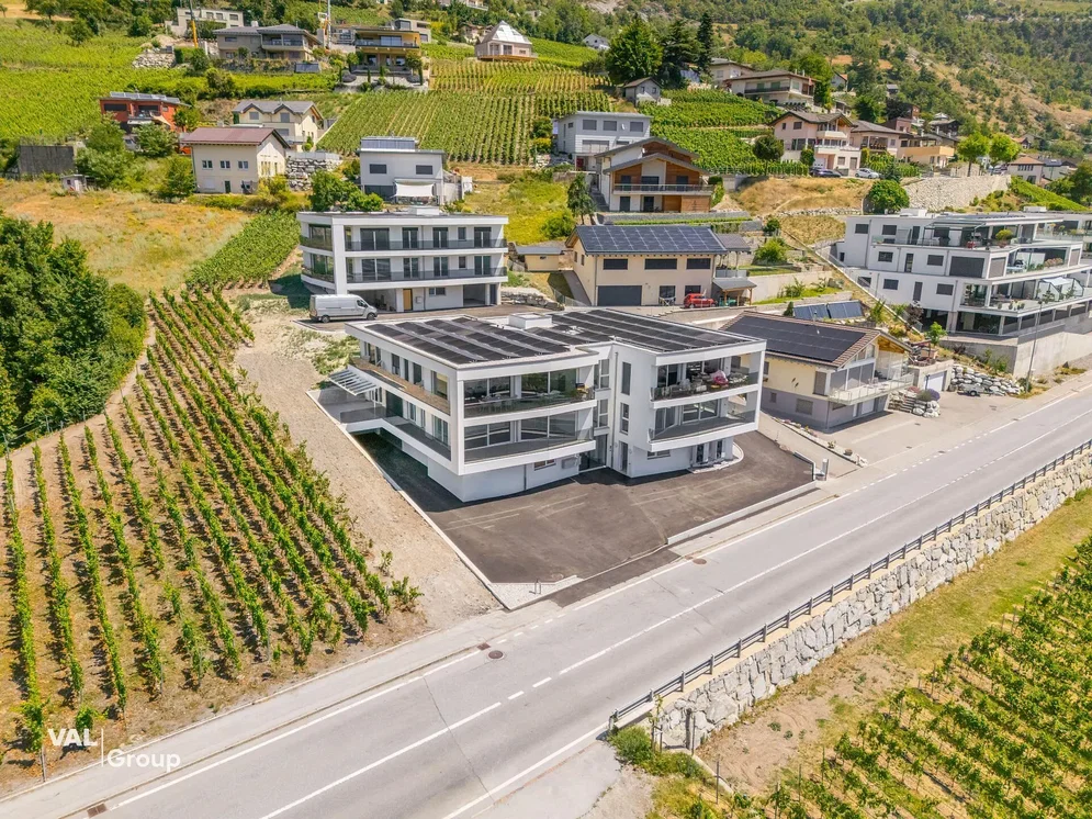 Maison et environs; vue, lumière naturelle