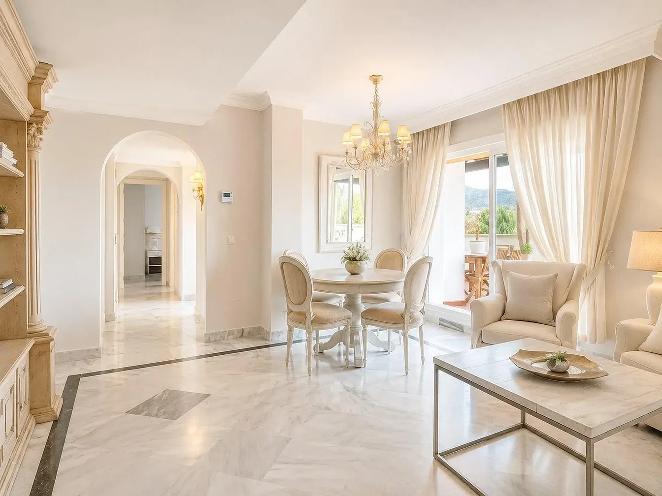 Salon; lumière naturelle, carrelage, style moderne